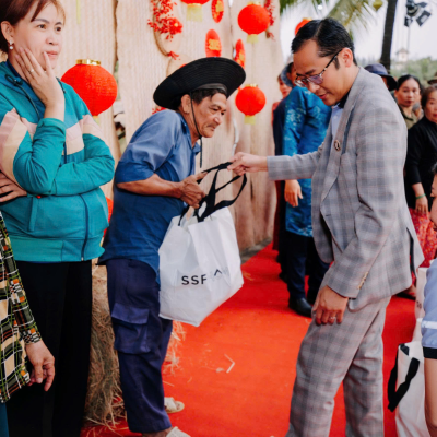Hỗ trợ người cao tuổi