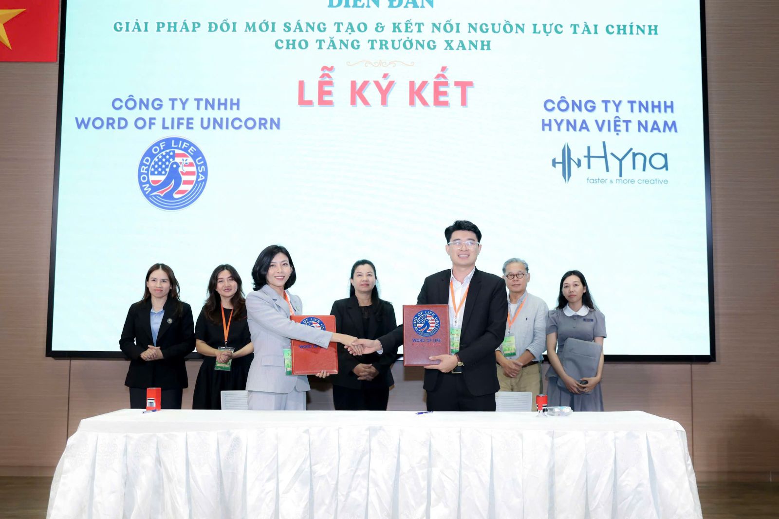 🌟 “Không ai có thể thành công một mình – thành công là kết quả của sự đồng hành, hỗ trợ và sẻ chia.” — John C. Maxwell