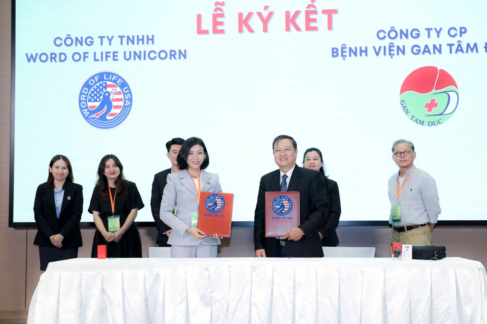 🌟 “Không ai có thể thành công một mình – thành công là kết quả của sự đồng hành, hỗ trợ và sẻ chia.” — John C. Maxwell