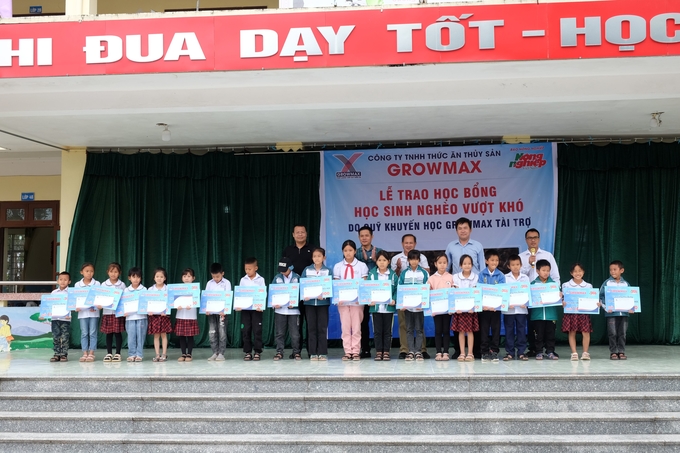 Tương trợ quỷ học bổng cho học sinh khuyến học